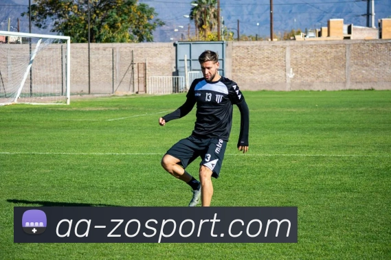 亨特膝盖受伤缺席下半场阿特金森称不必冒险继续比赛